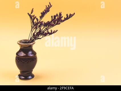 Composizione vintage e retrò su sfondo beige con erba secca, copia foto spazio Foto Stock