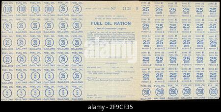 Una pagina di buoni per la razione di olio combustibile della seconda guerra mondiale americana Foto Stock