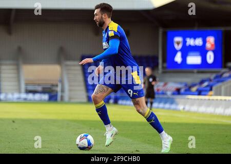 Londra, Regno Unito. 17 Apr 2021. Ollie Palmer di AFC Wimbledon in azione durante il gioco. EFL Skybet football League One match, AFC Wimbledon contro Swindon Town a Plough Lane a Londra sabato 17 aprile 2021. Questa immagine può essere utilizzata solo per scopi editoriali. Solo per uso editoriale, è richiesta una licenza per uso commerciale. Nessun utilizzo nelle scommesse, nei giochi o nelle pubblicazioni di un singolo club/campionato/giocatore. pic by Steffan Bowen/Andrew Orchard sports photography/Alamy Live news Credit: Andrew Orchard sports photography/Alamy Live News Foto Stock