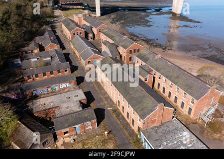 Vista aerea di ex caserme navali a Port Edgar adiacente al Queensferry Sud, ora in vendita, Scozia, Regno Unito Foto Stock