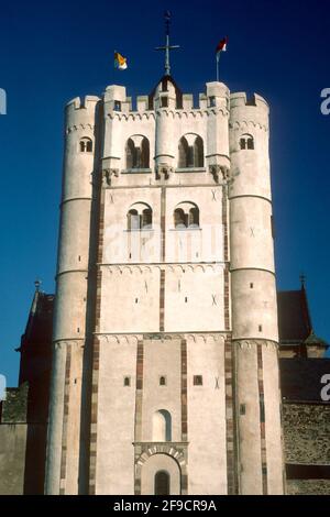 Chiesa monastica di San Martino e San Severo nel 1981, Münstermaifeld, Renania-Palatinato, Germania Foto Stock
