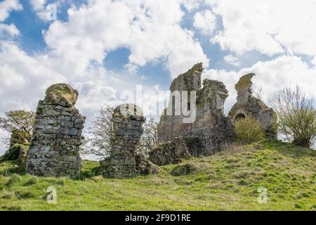 L'antica conserva e grande sala con edifici esterni in rovine della struttura un tempo impressionante e le rovine impressionanti sono situato a circa un miglio e un ettaro Foto Stock