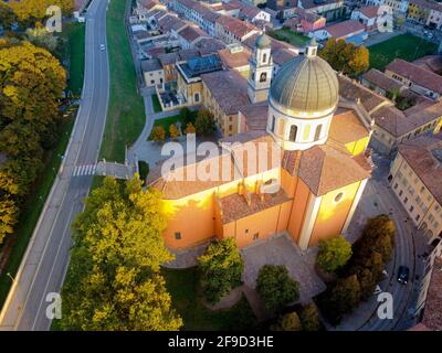 Veduta aerea del Duomo di Boretto, Emilia Romagna. Italia Foto Stock