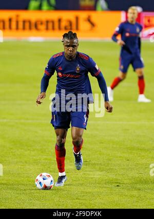 Chicago, USA, 17 aprile 2021. Major League Soccer (MLS) Chicago Fire FC Forward Chinonso Offor (9) gestisce la palla contro la rivoluzione del New England al Soldier Field di Chicago, Illinois, USA. Partita terminata 2-2. Credit: Tony Gadomski / All Sport Imaging / Alamy Live News Foto Stock