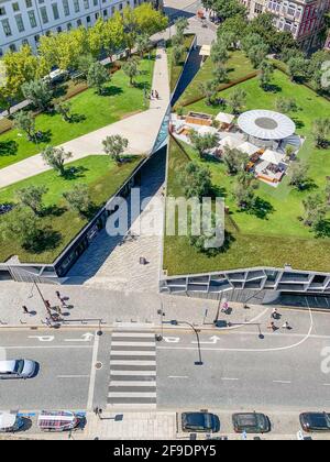 LISBONA, PORTOGALLO - 20 febbraio 2021: Vista alta di piazza Lisbona dalla Torre dos Clerigos (Praca de Lisboa) a Porto, Portogallo. Foto Stock