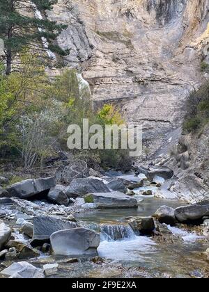 Sorrosal nella città di Broto, nei Pirenei aragonesi, che si trova a Huesca, Spagna. Vista Foto Stock