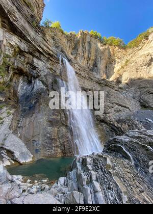 Sorrosal nella città di Broto, nei Pirenei aragonesi, che si trova a Huesca, Spagna. Vista Foto Stock