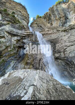 Sorrosal nella città di Broto, nei Pirenei aragonesi, che si trova a Huesca, Spagna. Vista Foto Stock