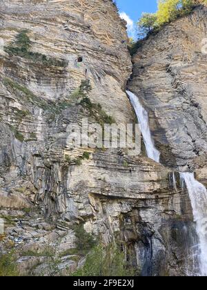 Sorrosal nella città di Broto, nei Pirenei aragonesi, che si trova a Huesca, Spagna. Vista Foto Stock