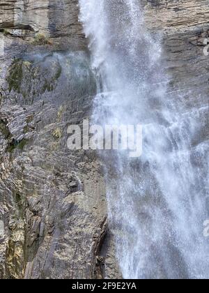 Sorrosal nella città di Broto, nei Pirenei aragonesi, che si trova a Huesca, Spagna. Vista Foto Stock