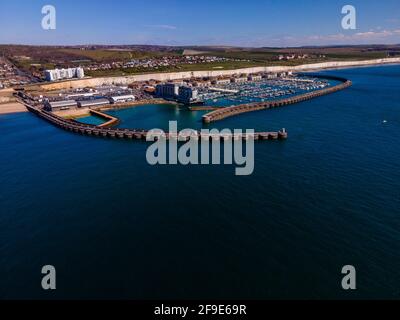 Brighton Marina Aerial Photo, Spring Time, Drone Photo from the Sea, overlooking Brighton Marina, and the South Downs Foto Stock