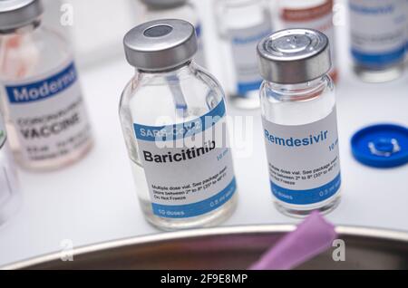 Farmaco preparato per le persone affette da Covid-19, baricitinib in associazione con remdesivir come trattamento per i pazienti infettati nella u sperimentale Foto Stock