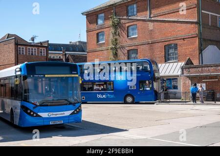 Winchester, Hampshire, Inghilterra, Regno Unito. 2021. La stazione centrale degli autobus, che serve la città e le zone di posa di Winchester, Inghilterra. Foto Stock