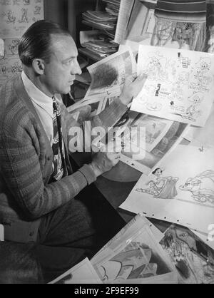 Unidentified Disney Layout Man / Art Director al lavoro durante Produzione del regista Norman DEI TRE CABALLEROS 1944 DI WALT DISNEY Ferguson Clyde Geronimi Jack Kinney Bill Roberts Harold Young Walt Disney Productions / RKO radio Pictures Foto Stock