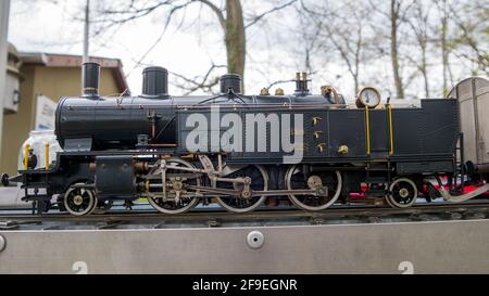 Replica dettagliata di una locomotiva svizzera a vapore costruita nel 1912 Foto Stock