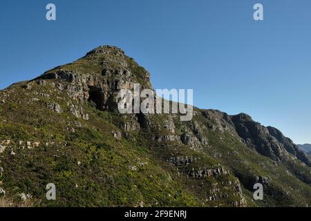 Sentiero escursionistico Elephants Eye Cave nella riserva naturale SANParks Silvermine, Constantiaberg Mountain, città del Capo, Sud Africa Foto Stock