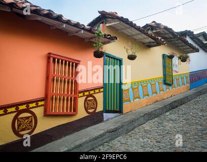 Guatape, Antioquia / Colombia - 02 febbraio 2020. Comune turistico delle Ande a nord-ovest della Colombia e ad est di Medellín. E' famoso per la sua Foto Stock