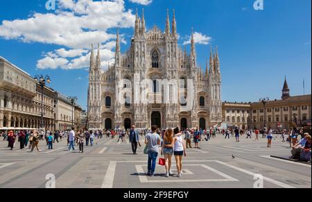 Milano, Provincia di Milano, Lombardia, Italia. Il Duomo, o cattedrale, in Piazza del Duomo. Foto Stock