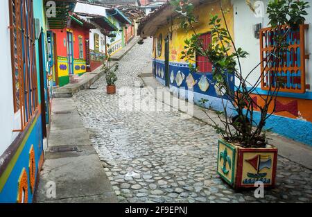 Guatape, Antioquia / Colombia - 02 febbraio 2020. Comune turistico delle Ande a nord-ovest della Colombia e ad est di Medellín. E' famoso per la sua Foto Stock