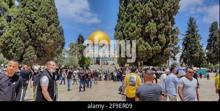 Al-Aqsa Mosque composto durante un venerdì a Ramadan Foto Stock