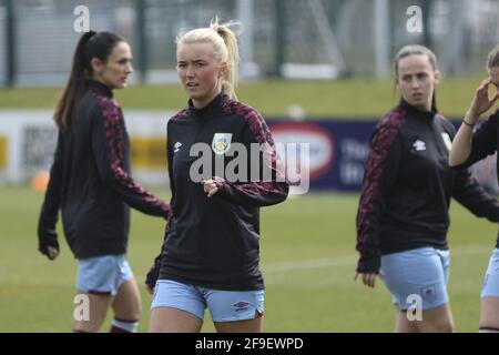 Leyland, Regno Unito. 18 Apr 2021. Burnley durante la Coppa delle donne fa quarto round match tra Burnley e Manchester United al Lancashire fa Ground, Regno Unito Credit: SPP Sport Press Photo. /Alamy Live News Foto Stock