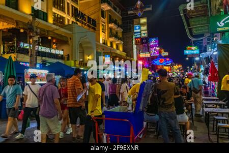 Bangkok Thailandia 22. Mai 2018 Khaosan Khao San Kaosan Road la festa più popolare per i turisti di notte a Bangkok Thailandia. Foto Stock