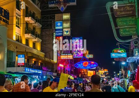 Bangkok Thailandia 22. Mai 2018 Khaosan Khao San Kaosan Road la festa più popolare per i turisti di notte a Bangkok Thailandia. Foto Stock