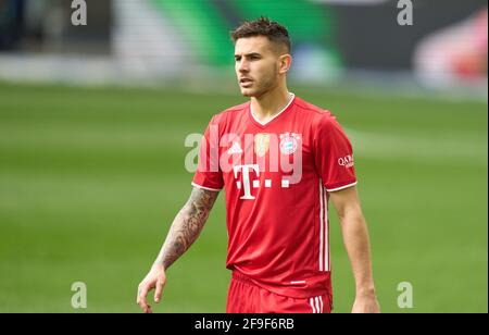 Wolfsburg, Germania. 17 Apr 2021. Lucas HERNANDEZ (FCB 21) nella partita VFL WOLFSBURG - FC BAYERN MUENCHEN 2-3 1.Lega di calcio tedesca il 17 aprile 2021 a Wolfsburg, Germania Stagione 2020/2021, Giornata 29, 1.Bundesliga, FCB, München, 29.Spieltag, Wölfe, © Peter Schatz / Alamy Live News - LE NORMATIVE DFL VIETANO L'USO DI FOTOGRAFIE come SEQUENZE DI IMMAGINI e/o QUASI-VIDEO - Foto Stock