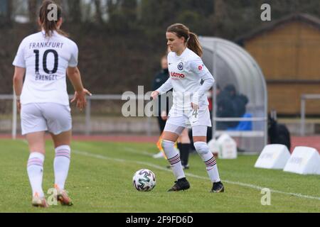 Aschheim, Germania. 18 Apr 2021. Kara Bathmann (4 Eintracht Francoforte II) durante il 2. Frauen Bundesliga match tra FC Bayern Monaco II e Eintracht Francoforte II allo Sportpark Aschheim, Germania. Credit: SPP Sport Press Photo. /Alamy Live News Foto Stock