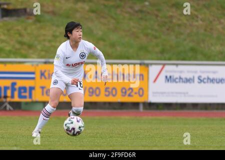 Aschheim, Germania. 18 Apr 2021. Mai Hirata (16 Eintracht Francoforte II) durante il 2. Frauen Bundesliga match tra FC Bayern Monaco II e Eintracht Francoforte II allo Sportpark Aschheim, Germania. Credit: SPP Sport Press Photo. /Alamy Live News Foto Stock