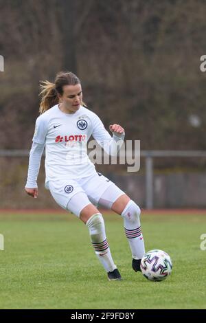 Aschheim, Germania. 18 Apr 2021. Kara Bathmann (4 Eintracht Francoforte II) durante il 2. Frauen Bundesliga match tra FC Bayern Monaco II e Eintracht Francoforte II allo Sportpark Aschheim, Germania. Credit: SPP Sport Press Photo. /Alamy Live News Foto Stock