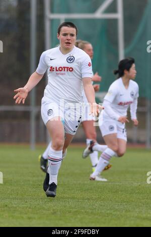 Aschheim, Germania. 18 Apr 2021. Tomke Schneider (5 Eintracht Frankfurt II) durante il 2. Frauen Bundesliga match tra FC Bayern Monaco II e Eintracht Francoforte II allo Sportpark Aschheim, Germania. Credit: SPP Sport Press Photo. /Alamy Live News Foto Stock