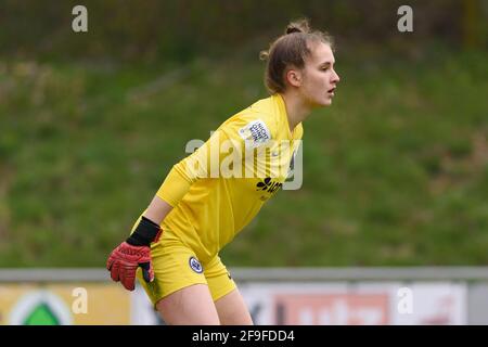 Aschheim, Germania. 18 Apr 2021. Karla Erichsen (1 Eintracht Frankfurt II) durante il 2. Frauen Bundesliga match tra FC Bayern Monaco II e Eintracht Francoforte II allo Sportpark Aschheim, Germania. Credit: SPP Sport Press Photo. /Alamy Live News Foto Stock