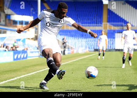 Birmingham, Regno Unito. 18 Apr 2021. Daryl Dyke di Barnsley in azione durante il gioco. EFL Skybet Championship match, Coventry City contro Barnsley al St Andrew's Stadium di Birmingham, Midlands, domenica 18 aprile 2021. Questa immagine può essere utilizzata solo per scopi editoriali. Solo per uso editoriale, è richiesta una licenza per uso commerciale. Nessun utilizzo nelle scommesse, nei giochi o nelle pubblicazioni di un singolo club/campionato/giocatore. pic by Steffan Bowen/Andrew Orchard sports photography/Alamy Live news Credit: Andrew Orchard sports photography/Alamy Live News Foto Stock