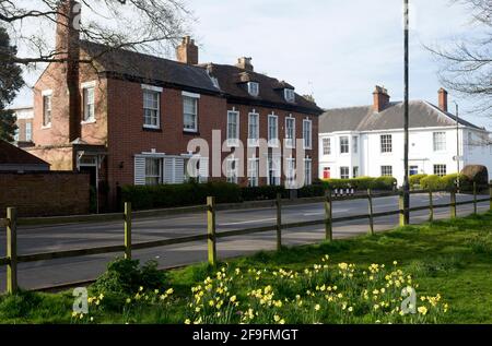 Abbey Hill visto da Abbey Fields in primavera, Kenilworth, Warwickshire, Inghilterra, Regno Unito Foto Stock