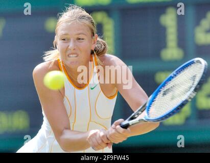 CAMPIONATO DI TENNIS WIMBLEDON 7° GIORNO M.SHARAPOVA V N.DECHY 27/6/2005 FOTO DAVID ASHDOWNWIMBLEDON TENNIS Foto Stock