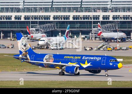 Stoccarda, Germania - 13 ottobre 2018: Eurowings Airbus A320 aereo nell'Europa Park livrea all'aeroporto di Stoccarda (Str) in Germania. Airbus è un EUR Foto Stock