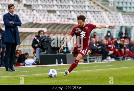 Simone Verdi (Torino FC) sotto l'attenzione di come Roma Coach Paulo Fonseca durante la Serie Italiana A 2020-21, Ootball match tra Torino FC e AS Foto Stock