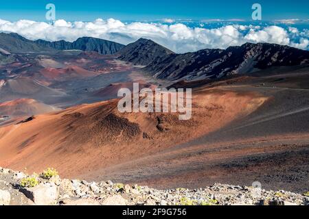 Panoramico e maestoso cratere di Haleakala, Maui, Hawaii, USA Foto Stock