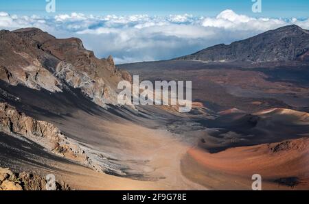 Panoramico e maestoso cratere di Haleakala, Maui, Hawaii, USA Foto Stock