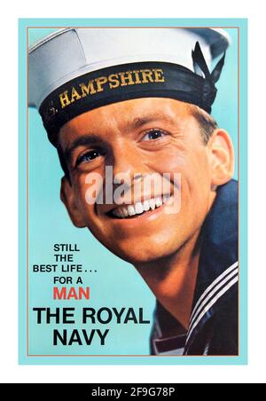 Vintage UK reclutamento britannico reclutamento Royal Navy Naval manifesto militare - 'fino alla vita migliore per un uomo, la Royal Navy'. Smiling Sailor in uniforme indossando un berretto HMS Hampshire. Paese Regno Unito anno: 1950 Foto Stock