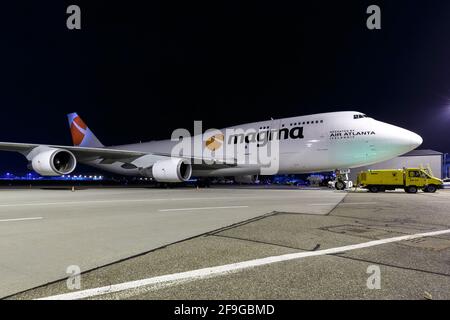 Stoccarda, Germania - 7 febbraio 2018: Aereo Air Atlanta islandese Magma Boeing 747-400BCF all'aeroporto di Stoccarda (Str) in Germania. Boeing è un airc Foto Stock