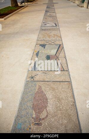 Mosaico in via principale a vela Luka, sull'isola di Korcula, nel Mare Adriatico, Croazia Foto Stock