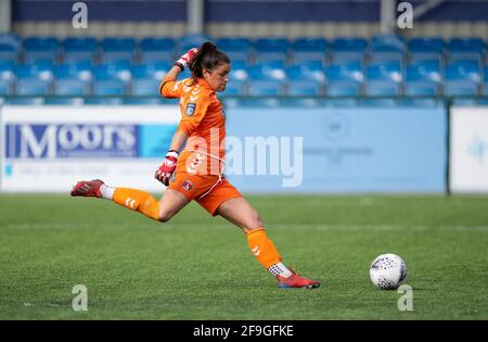 Ryal Quay, Regno Unito. 18 Apr 2021. Portiere Eartha Cumings of Charlton Athletic Women durante la partita della fa Cup femminile tra Oxford United Women e Charlton Athletic Women presso la Court Place Farm, Oxford, il 18 aprile 2021. Foto di Andy Rowland. Credit: Prime Media Images/Alamy Live News Foto Stock