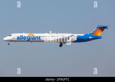 Los Angeles, Stati Uniti d'America - 21. Febbraio 2016: Allegiant Air McDonnell Douglas MD-82 all'aeroporto di Los Angeles (LAX) negli Stati Uniti. Foto Stock