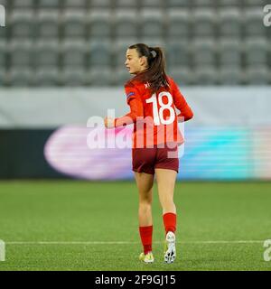 Thun, Svizzera. 13 Apr 2021. Rioala Xhemaili (18 Svizzera) durante la partita di qualificazione del Campionato UEFA Women's Playoff tra la Svizzera e la Repubblica Ceca presso la Stockhorn Arena di Thun, Svizzera. Credit: SPP Sport Press Photo. /Alamy Live News Foto Stock