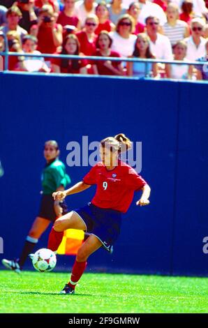 Mia Hamm, 9 (USA) in gara alla Coppa del mondo di calcio femminile 1999. Foto Stock