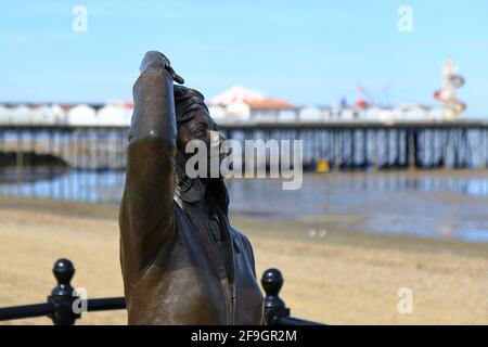 Statua di Amy Johnson sul lungomare di Herne Bay Foto Stock