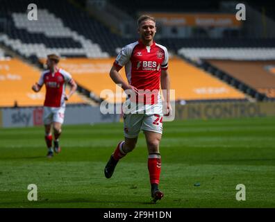 KINGSTON UPON HULL, REGNO UNITO. IL 17 APRILE Daniel Batty di Fleetwood Town celebra il suo obiettivo che è stato squalifed poco dopo durante la partita di Sky Bet League 1 tra Hull City e Fleetwood Town al KC Stadium, Kingston upon Hull sabato 17 aprile 2021. (Credit: Michael driver | MI News) Credit: MI News & Sport /Alamy Live News Foto Stock