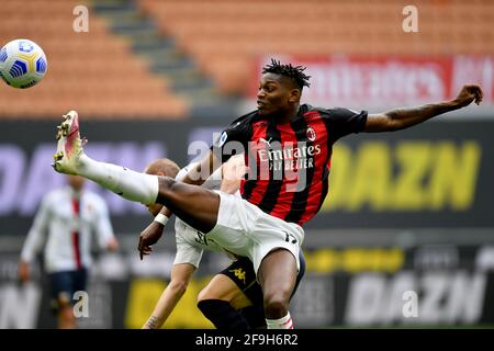 Milano, Italia. 18 Apr 2021. Il Rafael Leao dell'AC Milan compete durante una partita di calcio tra AC Milan e Genova a Milano, 18 aprile 2021. Credit: Sr/Xinhua/Alamy Live News Foto Stock